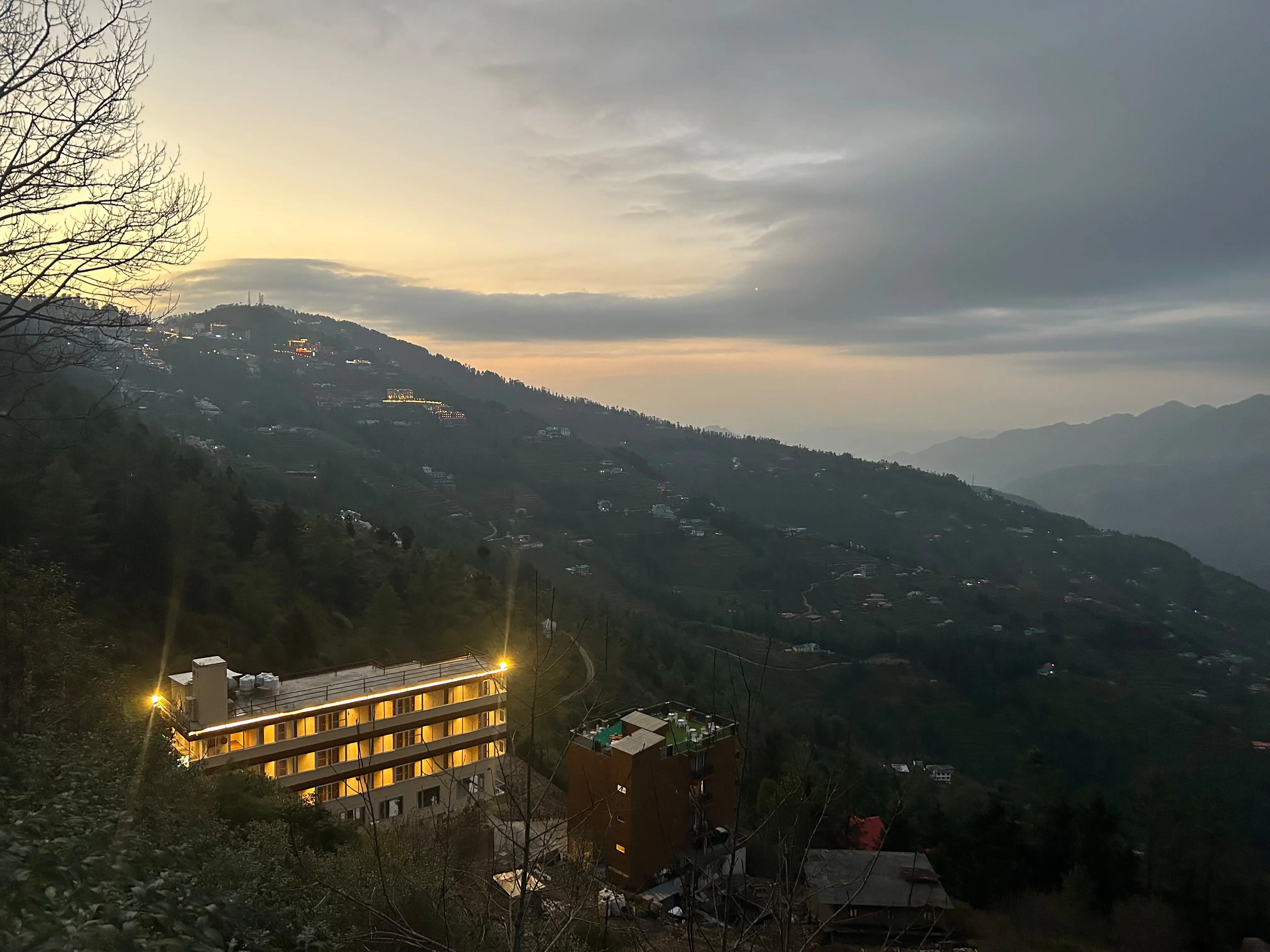 The Mist Valley Hotel Twilight Valley Panorama