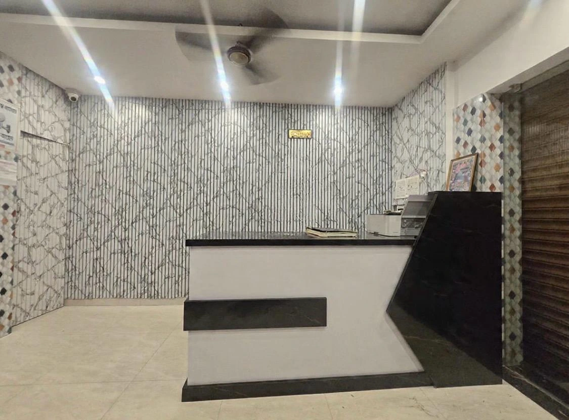 Lobby & Guest Welcome Desk